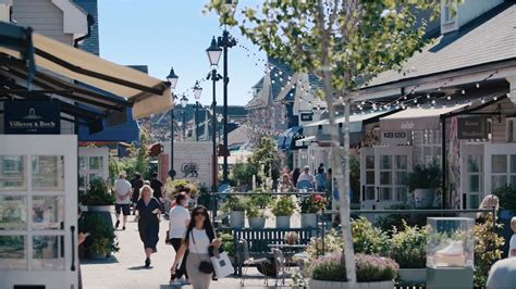 bicester village opening times sunday.